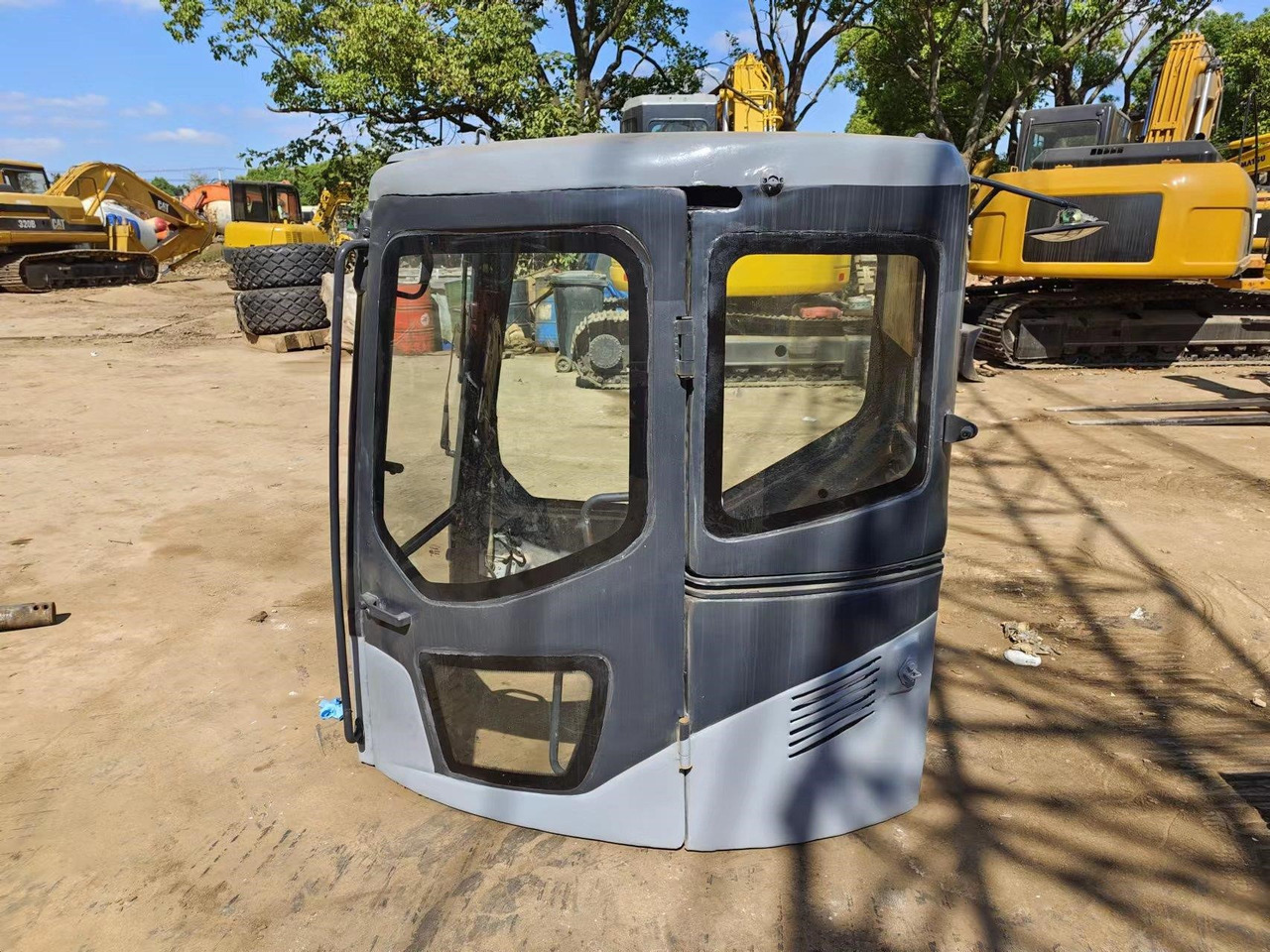 KOMATSU PC78US-6 - Cabine voor Graafmachine: afbeelding 2 KOMATSU PC78US-6 - Cabine voor Graafmachine: afbeelding 2