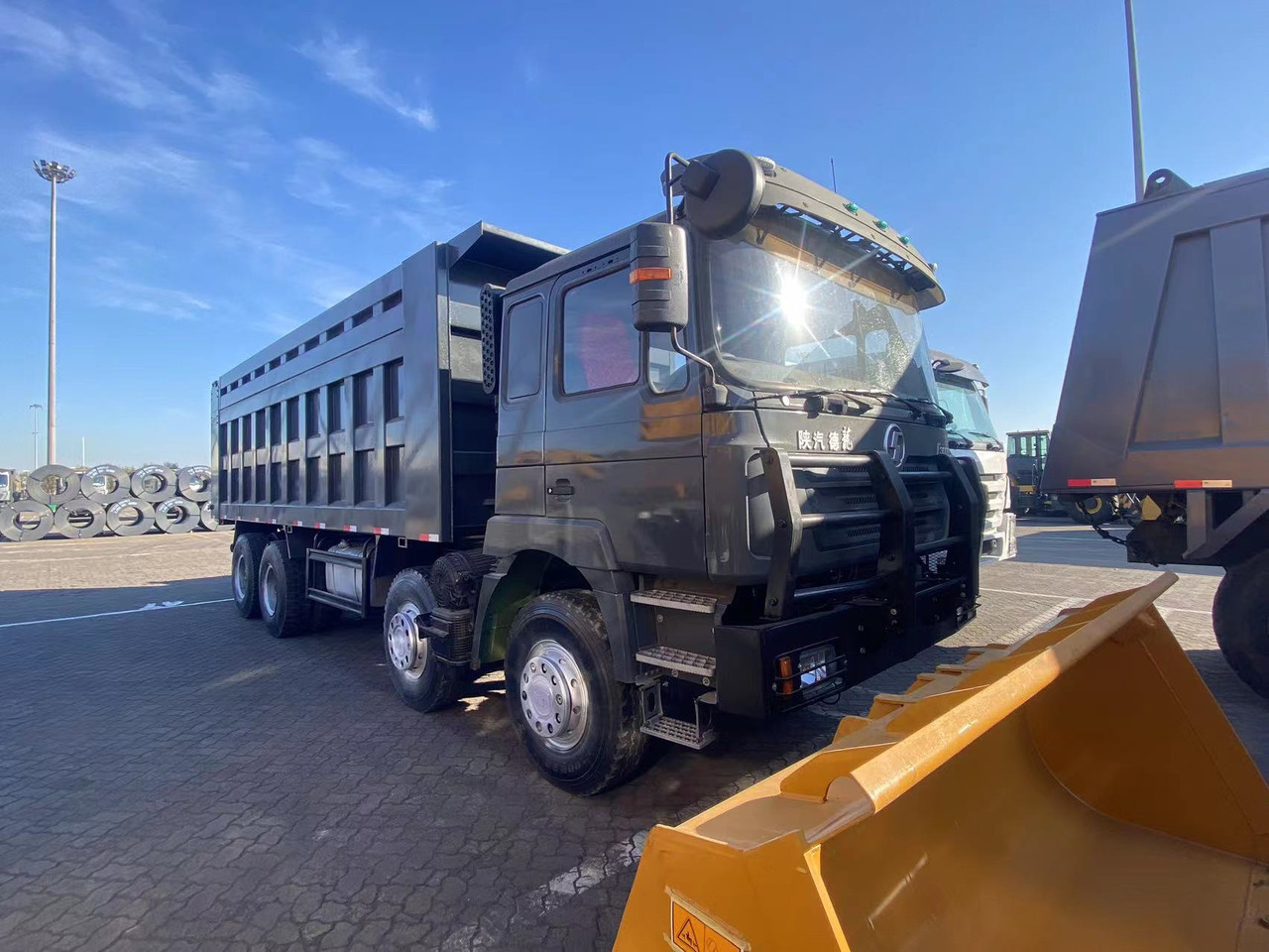 SHACMAN Shacman F3000 8*4 dump truck - Kipper vrachtwagen: afbeelding 4 SHACMAN Shacman F3000 8*4 dump truck - Kipper vrachtwagen: afbeelding 4