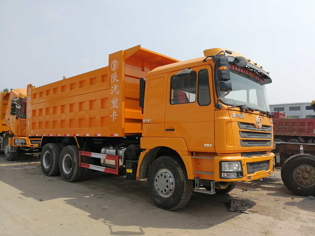 Shacman Shacman 380 6*4 dump truck - Kipper vrachtwagen: afbeelding 1 Shacman Shacman 380 6*4 dump truck - Kipper vrachtwagen: afbeelding 1