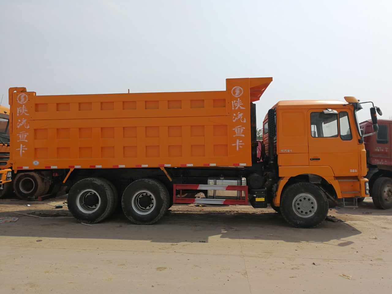 Shacman Shacman 380 6*4 dump truck - Kipper vrachtwagen: afbeelding 2 Shacman Shacman 380 6*4 dump truck - Kipper vrachtwagen: afbeelding 2