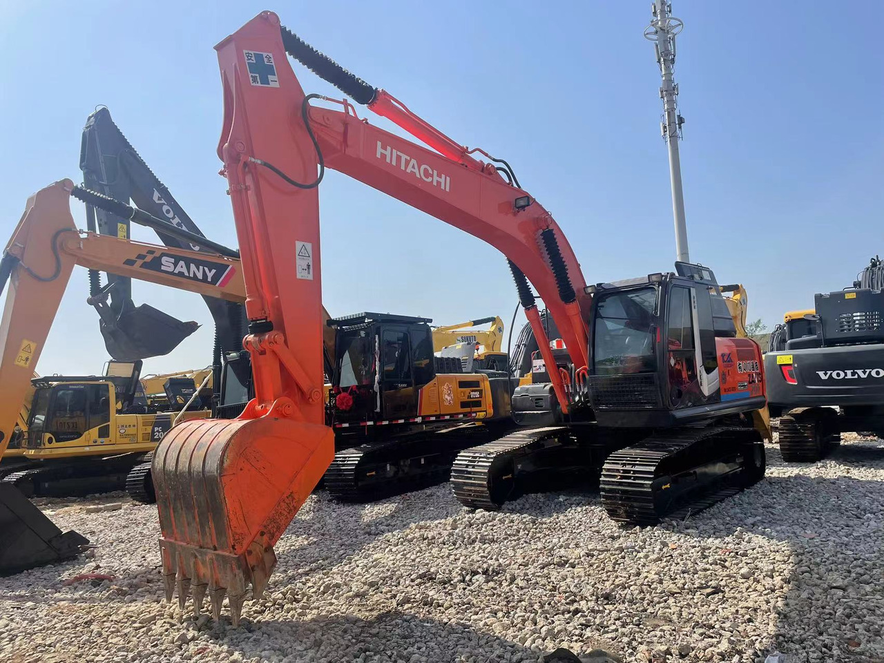CRAWLER EXCAVATOR Used Hitachi ZX200-3G Excavator for Sale - Low Hours, Full Documentation, 2-Year Warranty - Bouwmachine: afbeelding 2 CRAWLER EXCAVATOR Used Hitachi ZX200-3G Excavator for Sale - Low Hours, Full Documentation, 2-Year Warranty - Bouwmachine: afbeelding 2
