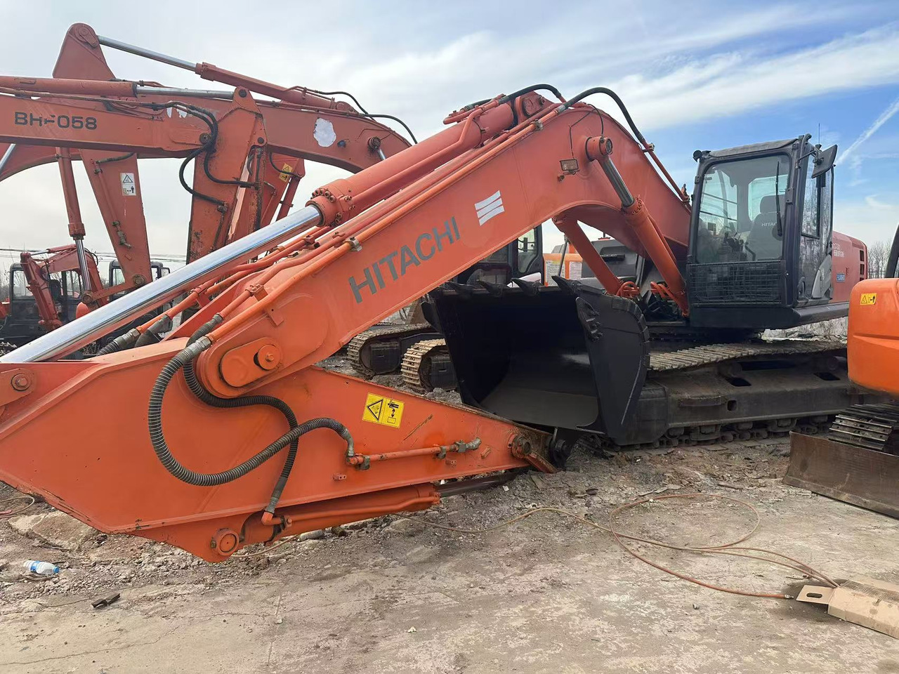 HITACHI USED EXCAVATOR ZX350-5G HOTSALE - Bouwmachine: afbeelding 2 HITACHI USED EXCAVATOR ZX350-5G HOTSALE - Bouwmachine: afbeelding 2