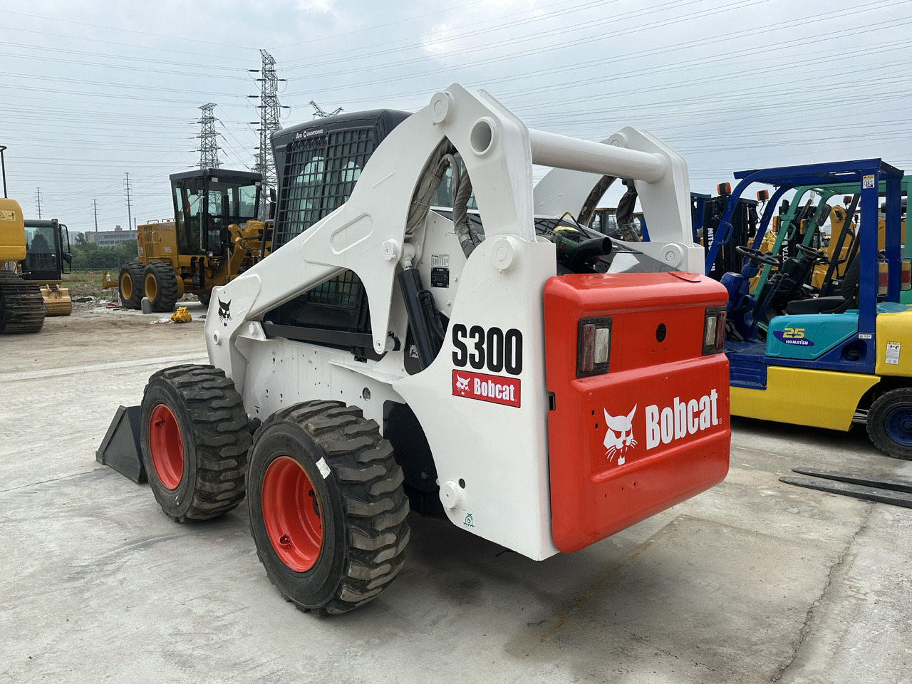 Second hand Hot sale skid-steers Bobcat S300 - Bouwmachine: afbeelding 2 Second hand Hot sale skid-steers Bobcat S300 - Bouwmachine: afbeelding 2