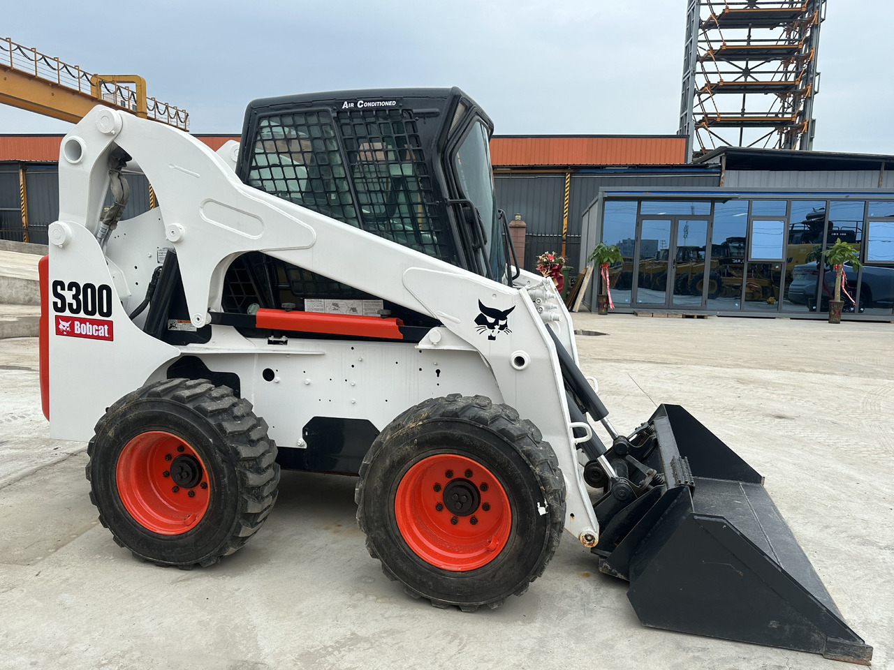 Second hand Hot sale skid-steers Bobcat S300 - Bouwmachine: afbeelding 4 Second hand Hot sale skid-steers Bobcat S300 - Bouwmachine: afbeelding 4