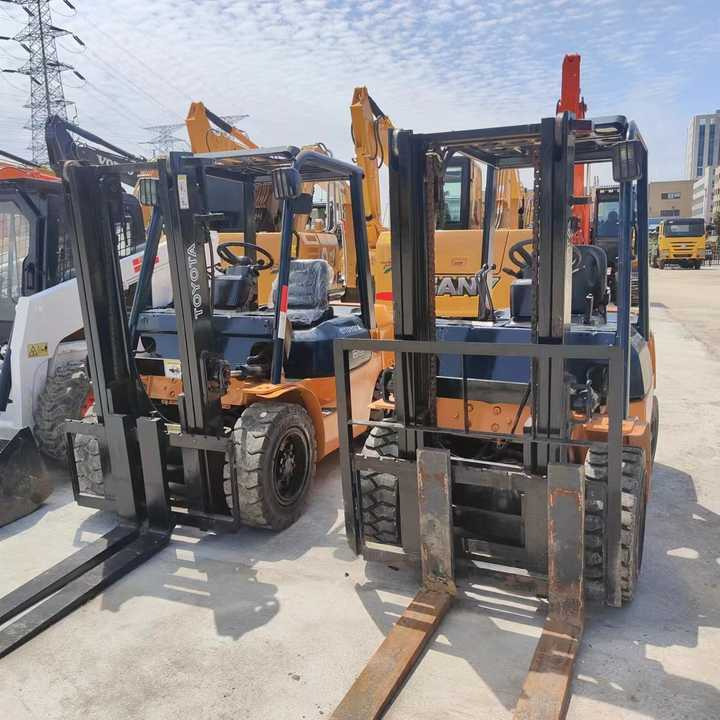 Secod Hand Japanese Brand Toyota 30 Forklift Mini 3 Ton Forklift with Good Performance and Less Working Time for Sale - Heftruck: afbeelding 2 Secod Hand Japanese Brand Toyota 30 Forklift Mini 3 Ton Forklift with Good Performance and Less Working Time for Sale - Heftruck: afbeelding 2