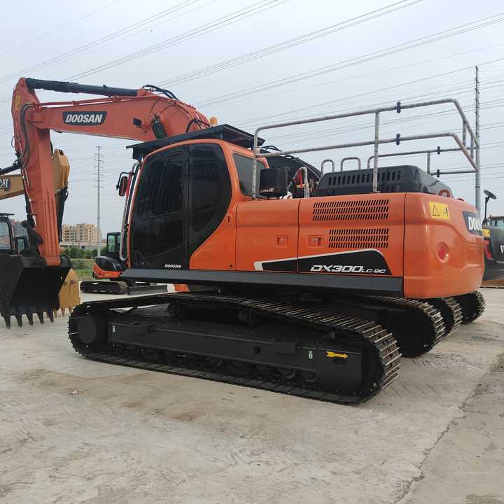 Used Digger DOOSAN DX300 Construction MachineryConstruction Digger Used DOOSAN DX300 Cheap Excavator - Rupsgraafmachine: afbeelding 1 Used Digger DOOSAN DX300 Construction MachineryConstruction Digger Used DOOSAN DX300 Cheap Excavator - Rupsgraafmachine: afbeelding 1