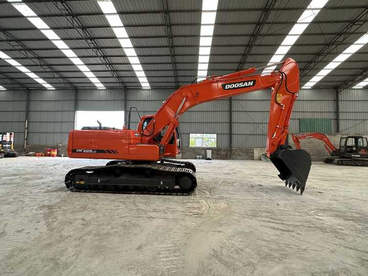 Used Digger Doosan DX225LC-9T Construction Machinery Construction Digger Used Doosan DX225LC-9T Cheap Excavator - Rupsgraafmachine: afbeelding 4 Used Digger Doosan DX225LC-9T Construction Machinery Construction Digger Used Doosan DX225LC-9T Cheap Excavator - Rupsgraafmachine: afbeelding 4