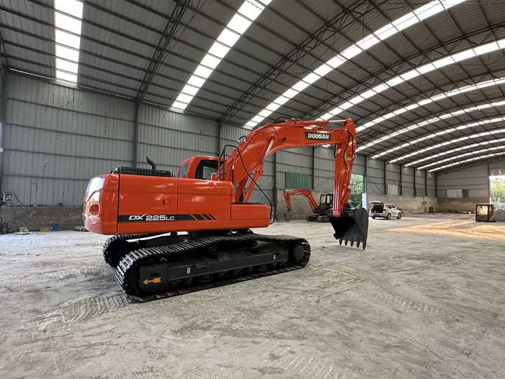 Used Digger Doosan DX225LC-9T Construction Machinery Construction Digger Used Doosan DX225LC-9T Cheap Excavator - Rupsgraafmachine: afbeelding 5 Used Digger Doosan DX225LC-9T Construction Machinery Construction Digger Used Doosan DX225LC-9T Cheap Excavator - Rupsgraafmachine: afbeelding 5