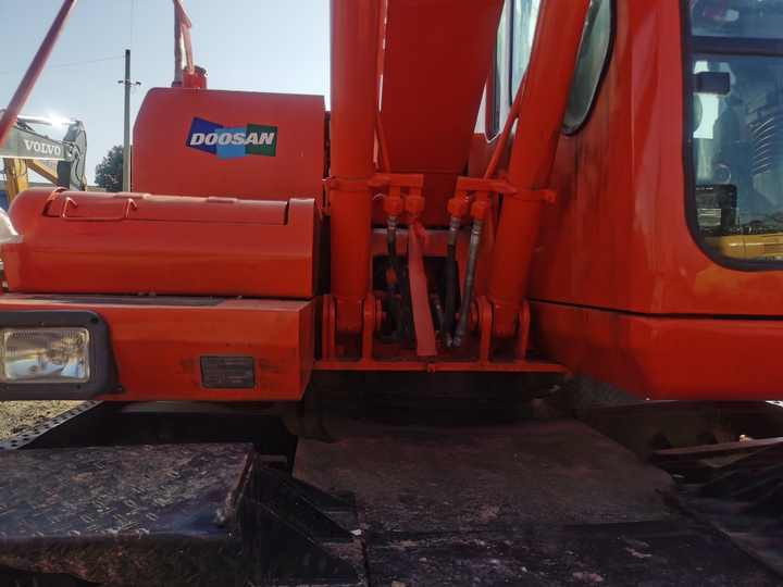 Used Digger Doosan Dh150w-7 Construction Machinery Construction Digger Used Doosan Dh150w-7 Cheap Excavator - Rupsgraafmachine: afbeelding 4 Used Digger Doosan Dh150w-7 Construction Machinery Construction Digger Used Doosan Dh150w-7 Cheap Excavator - Rupsgraafmachine: afbeelding 4