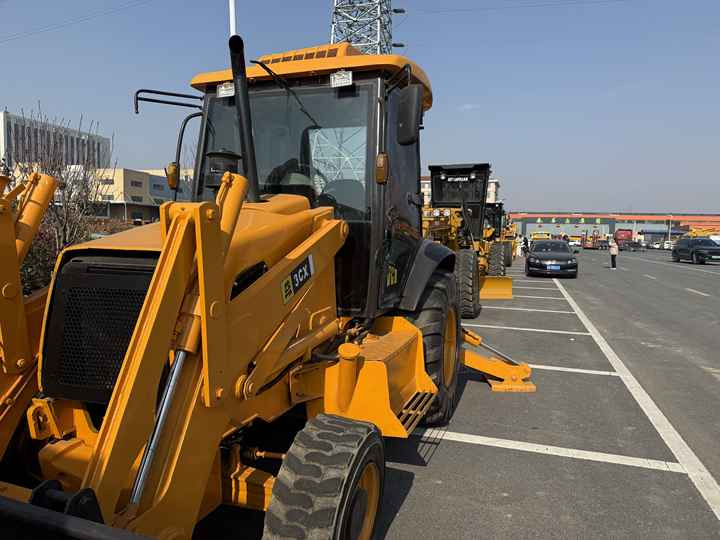 Used Hydraulic Backhoe Loader JCB3CX 7t in Good Condition Cheap Price in Stock Jcb 3cx 4cx 4cx Loader in Hefei for Sale - Graaflaadmachine: afbeelding 3 Used Hydraulic Backhoe Loader JCB3CX 7t in Good Condition Cheap Price in Stock Jcb 3cx 4cx 4cx Loader in Hefei for Sale - Graaflaadmachine: afbeelding 3