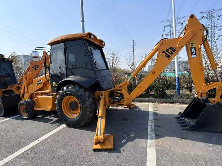 Used Hydraulic Backhoe Loader JCB3CX 7t in Good Condition Cheap Price in Stock Jcb 3cx 4cx 4cx Loader in Hefei for Sale - Graaflaadmachine: afbeelding 2 Used Hydraulic Backhoe Loader JCB3CX 7t in Good Condition Cheap Price in Stock Jcb 3cx 4cx 4cx Loader in Hefei for Sale - Graaflaadmachine: afbeelding 2