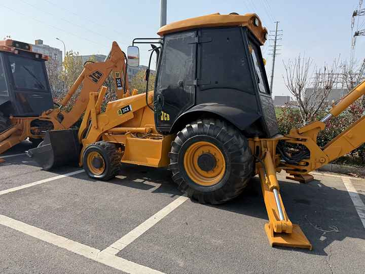 Used Hydraulic Backhoe Loader JCB3CX 7t in Good Condition Cheap Price in Stock Jcb 3cx 4cx 4cx Loader in Hefei for Sale - Graaflaadmachine: afbeelding 4 Used Hydraulic Backhoe Loader JCB3CX 7t in Good Condition Cheap Price in Stock Jcb 3cx 4cx 4cx Loader in Hefei for Sale - Graaflaadmachine: afbeelding 4