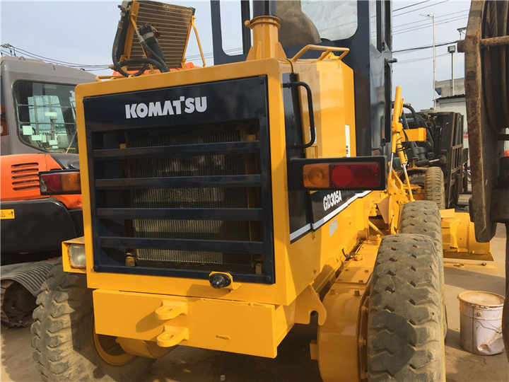 Used Komatsu GD305 Motor Grader Cheap Price Komatsu Road Grader GD305 Good Condition in China - Grader: afbeelding 3 Used Komatsu GD305 Motor Grader Cheap Price Komatsu Road Grader GD305 Good Condition in China - Grader: afbeelding 3