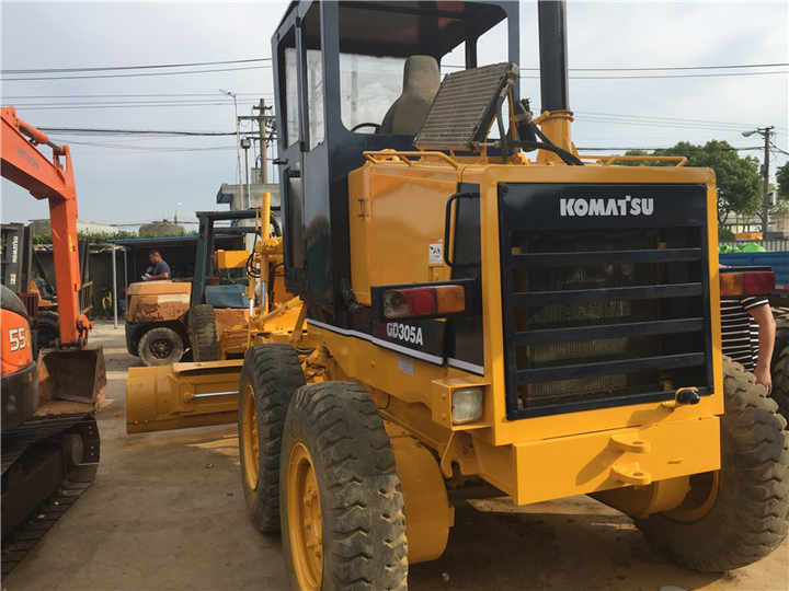 Used Komatsu GD305 Motor Grader Cheap Price Komatsu Road Grader GD305 Good Condition in China - Grader: afbeelding 4 Used Komatsu GD305 Motor Grader Cheap Price Komatsu Road Grader GD305 Good Condition in China - Grader: afbeelding 4