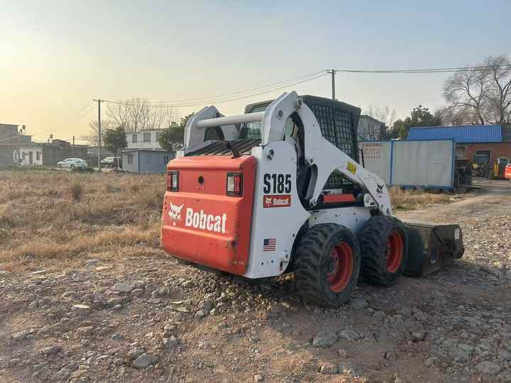 Used bobcat s185 skid steer loader on sale 100% excellent condition bobcat brand s185 s300 s550 s16 s18 skid steer sale - Schranklader: afbeelding 2 Used bobcat s185 skid steer loader on sale 100% excellent condition bobcat brand s185 s300 s550 s16 s18 skid steer sale - Schranklader: afbeelding 2