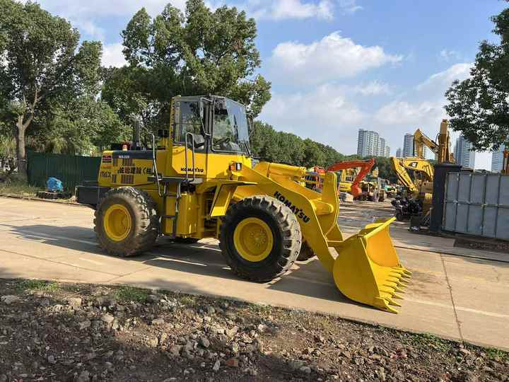 Used komatsu Wa320-3 Wheel Loader Second Hand Machine Popular Brand komatsu Hydraulic Machinery - Wiellader: afbeelding 2 Used komatsu Wa320-3 Wheel Loader Second Hand Machine Popular Brand komatsu Hydraulic Machinery - Wiellader: afbeelding 2
