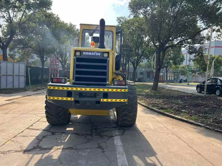 Used komatsu Wa320-3 Wheel Loader Second Hand Machine Popular Brand komatsu Hydraulic Machinery - Wiellader: afbeelding 4 Used komatsu Wa320-3 Wheel Loader Second Hand Machine Popular Brand komatsu Hydraulic Machinery - Wiellader: afbeelding 4