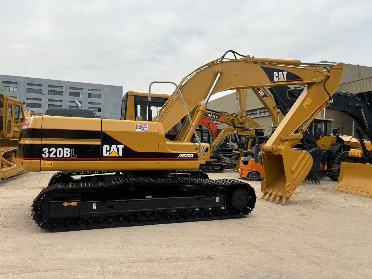 CATERPILLAR 320B - Rupsgraafmachine: afbeelding 3 CATERPILLAR 320B - Rupsgraafmachine: afbeelding 3