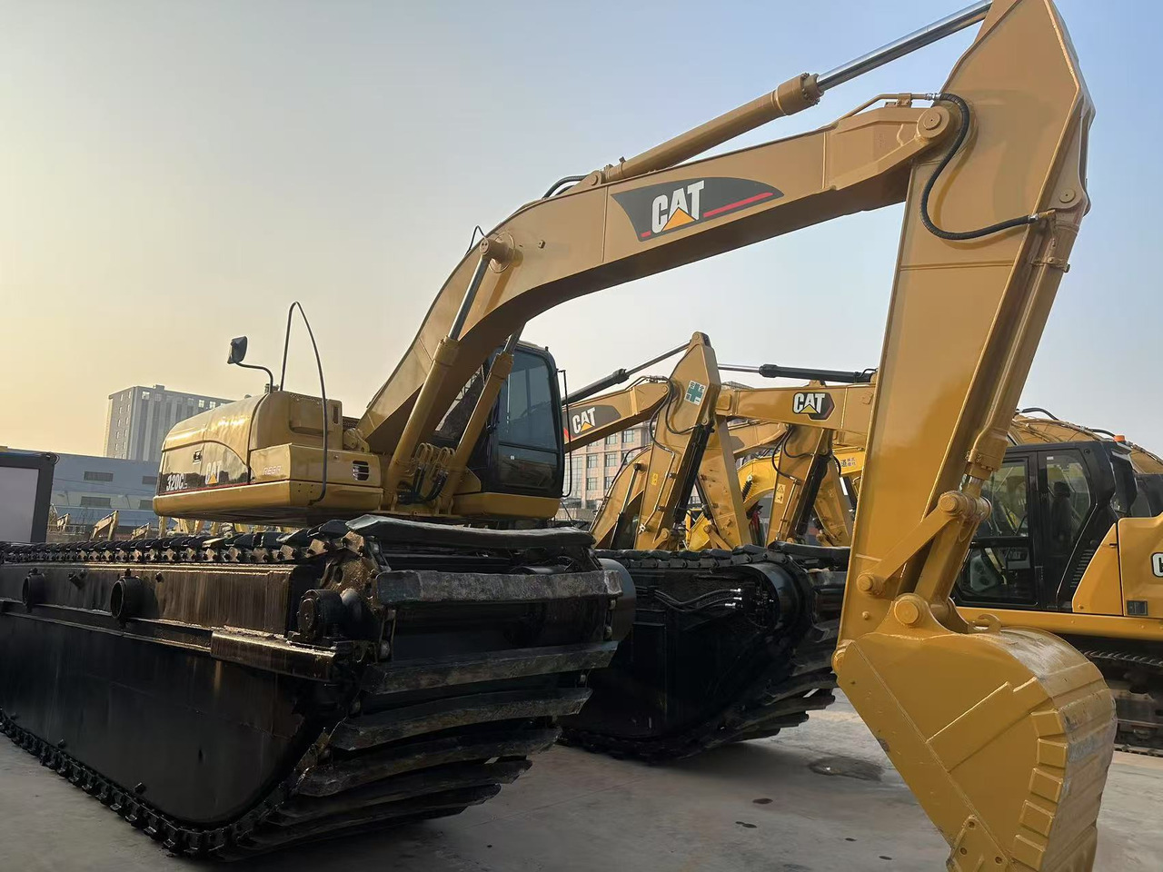 CATERPILLAR 320C Amphibious excavator - Amfibische graafmachine: afbeelding 4 CATERPILLAR 320C Amphibious excavator - Amfibische graafmachine: afbeelding 4