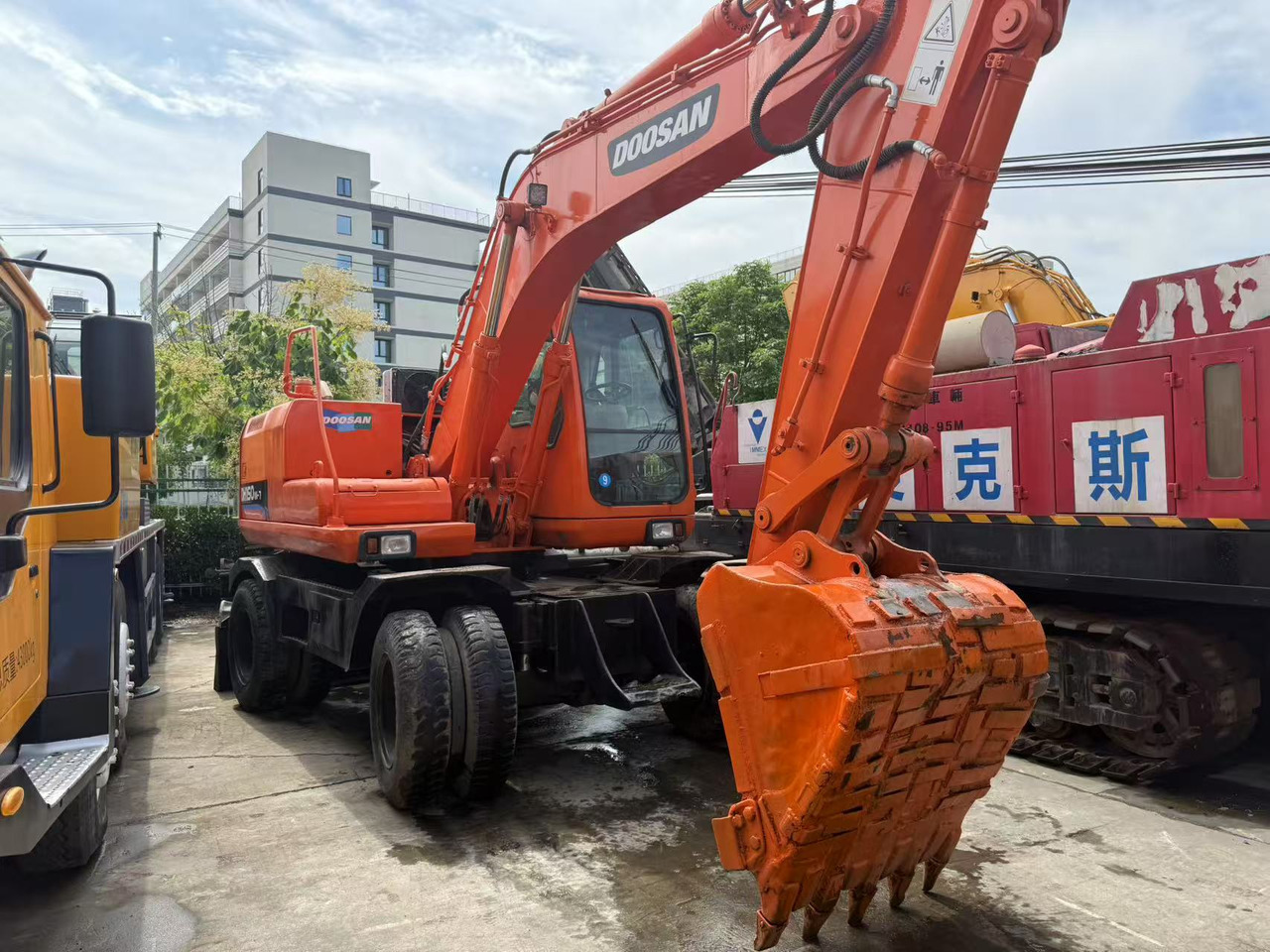 DOOSAN DH150W-7 - Mobiele graafmachine: afbeelding 4 DOOSAN DH150W-7 - Mobiele graafmachine: afbeelding 4