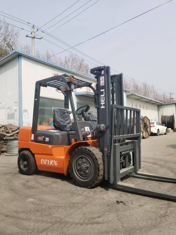 HELI 3.5-ton - Diesel heftruck: afbeelding 2 HELI 3.5-ton - Diesel heftruck: afbeelding 2