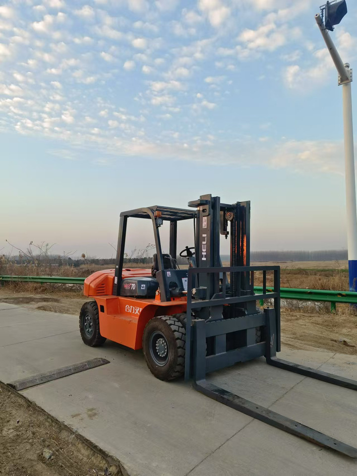 HELI 7-ton - Diesel heftruck: afbeelding 3 HELI 7-ton - Diesel heftruck: afbeelding 3