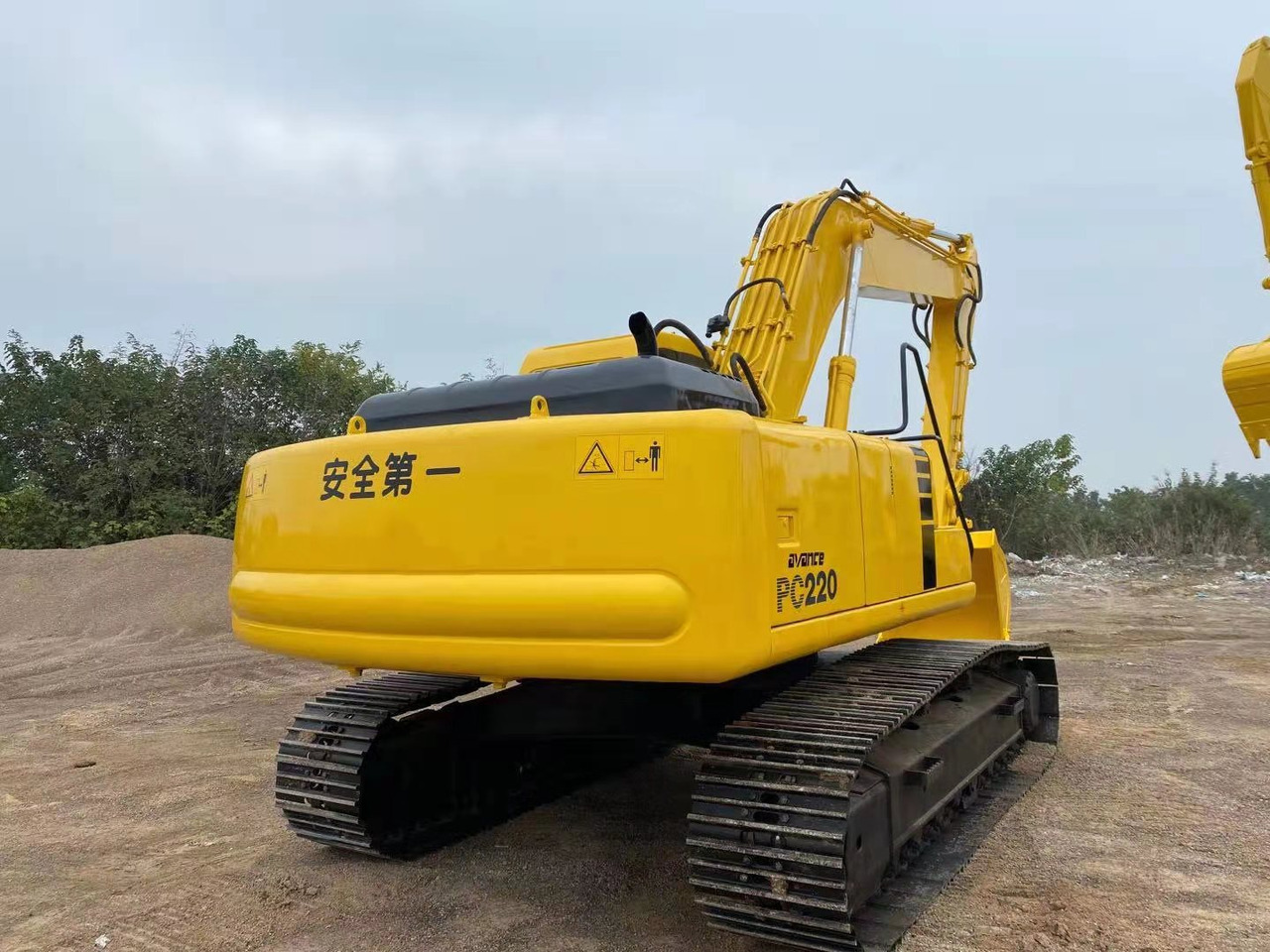 KOMATSU PC220-6 - Rupsgraafmachine: afbeelding 3 KOMATSU PC220-6 - Rupsgraafmachine: afbeelding 3