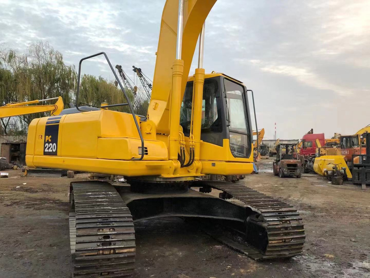 KOMATSU PC220-7 - Rupsgraafmachine: afbeelding 4 KOMATSU PC220-7 - Rupsgraafmachine: afbeelding 4