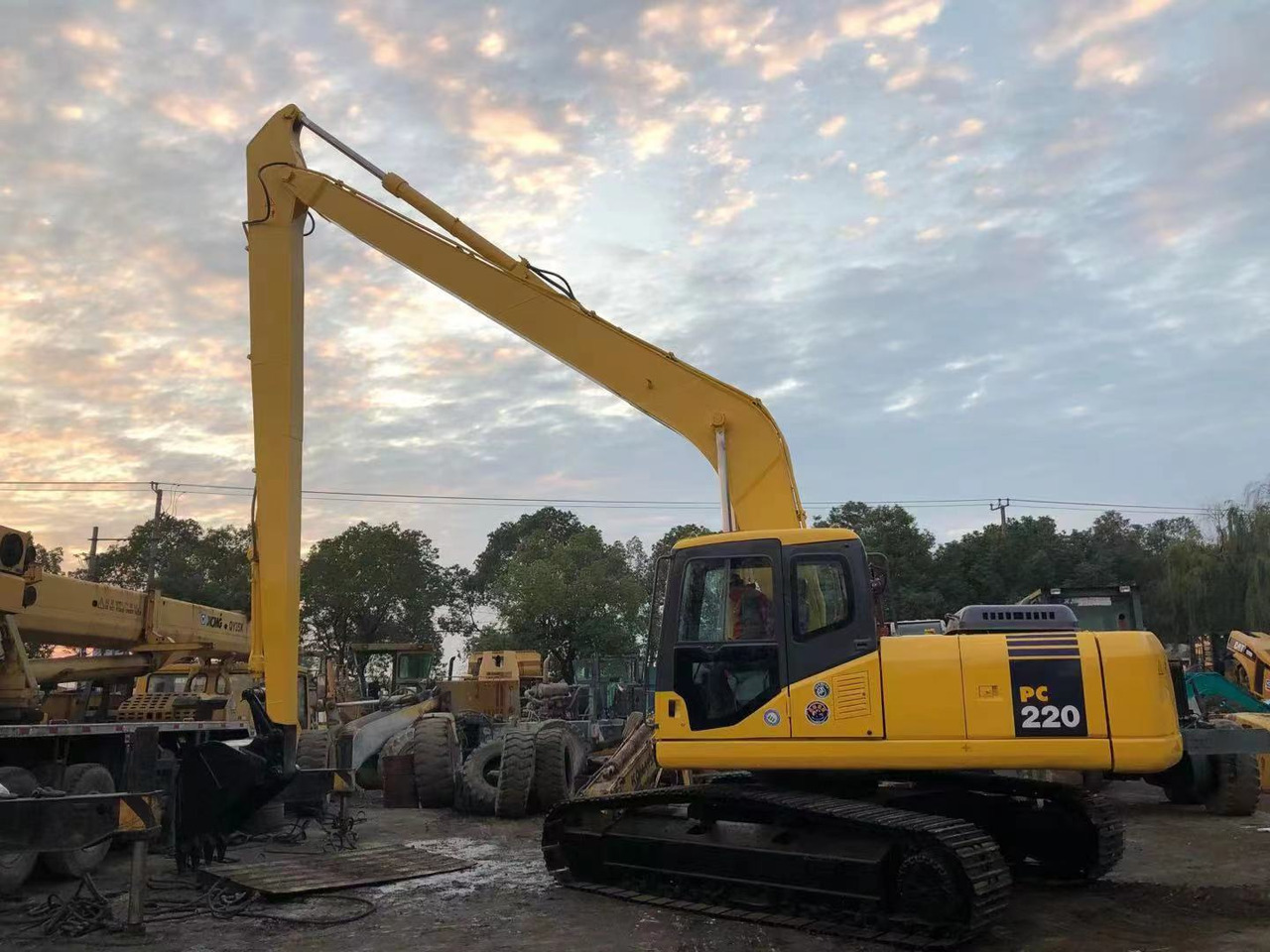 KOMATSU PC220-7 - Rupsgraafmachine: afbeelding 2 KOMATSU PC220-7 - Rupsgraafmachine: afbeelding 2