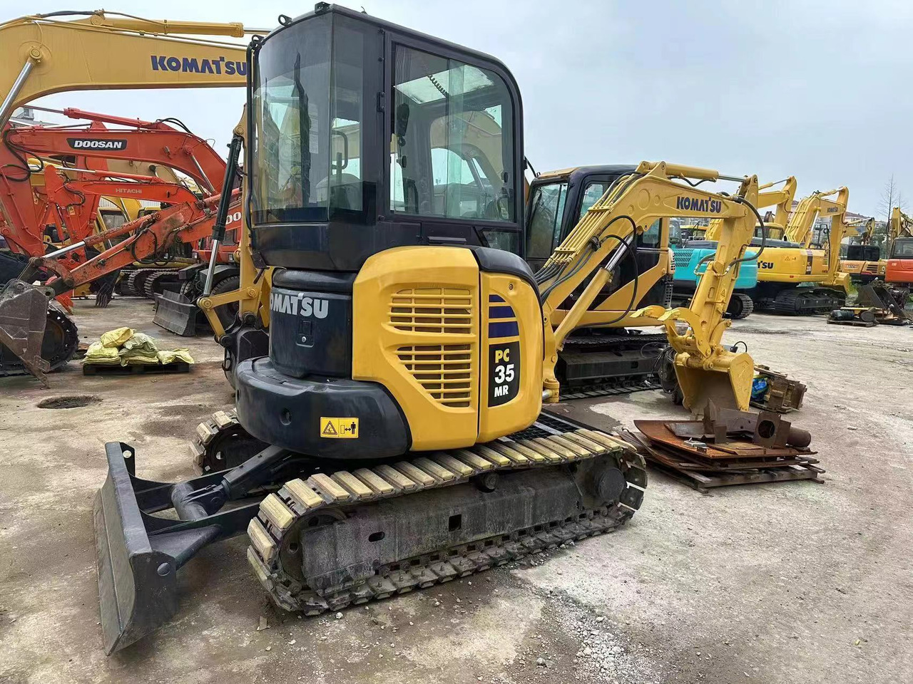 KOMATSU PC35 - Rupsgraafmachine: afbeelding 3 KOMATSU PC35 - Rupsgraafmachine: afbeelding 3