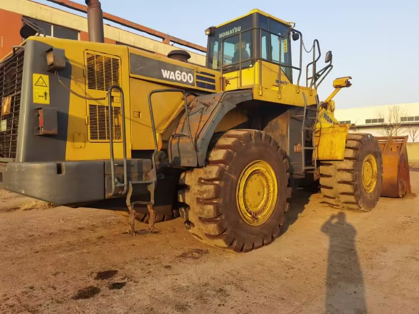 KOMATSU WA600-6 - Wiellader: afbeelding 4 KOMATSU WA600-6 - Wiellader: afbeelding 4