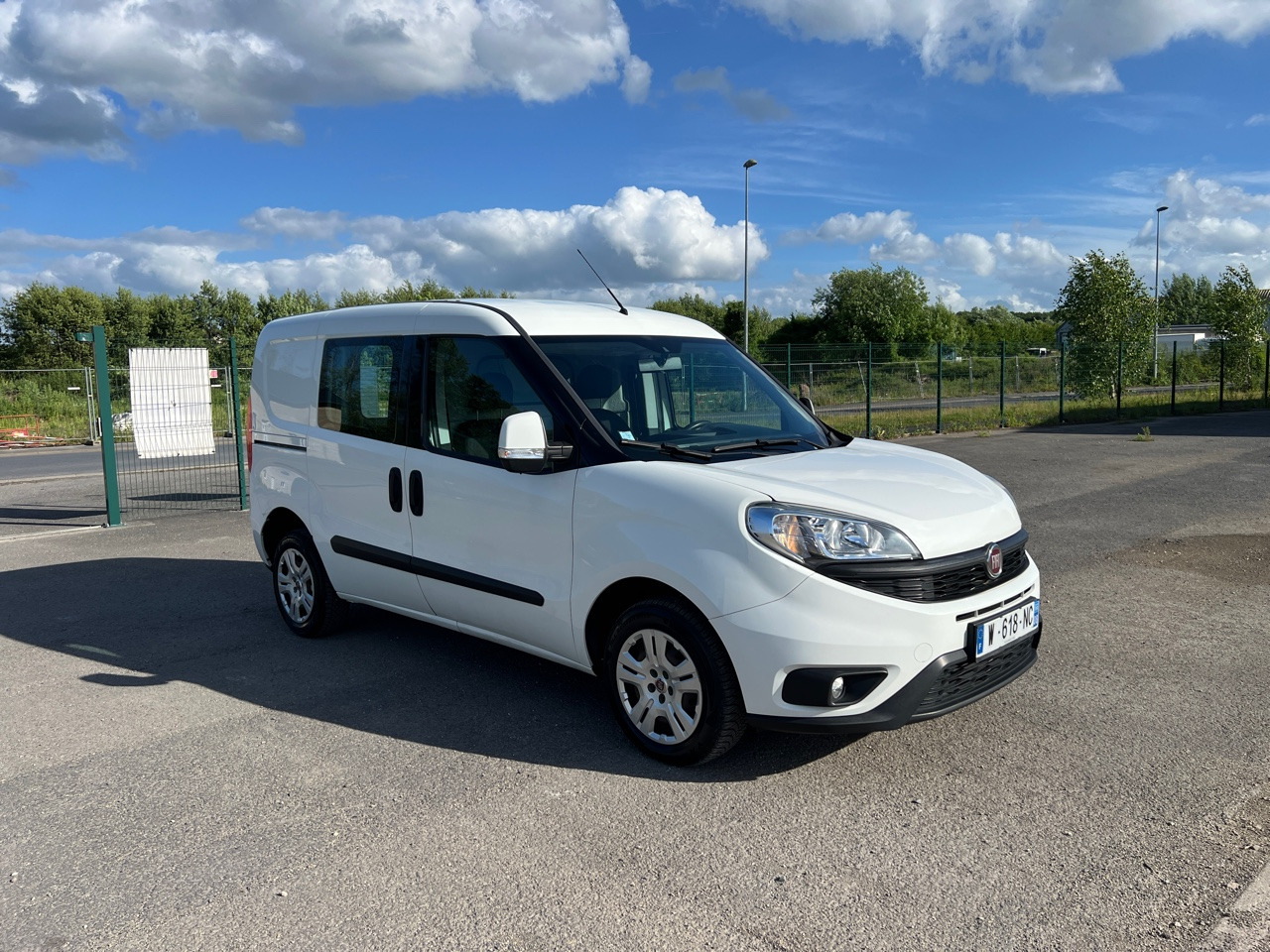 FIAT Doblo Multijet 1.3 95ch Utilitaire - Gesloten bestelwagen: afbeelding 1 FIAT Doblo Multijet 1.3 95ch Utilitaire - Gesloten bestelwagen: afbeelding 1