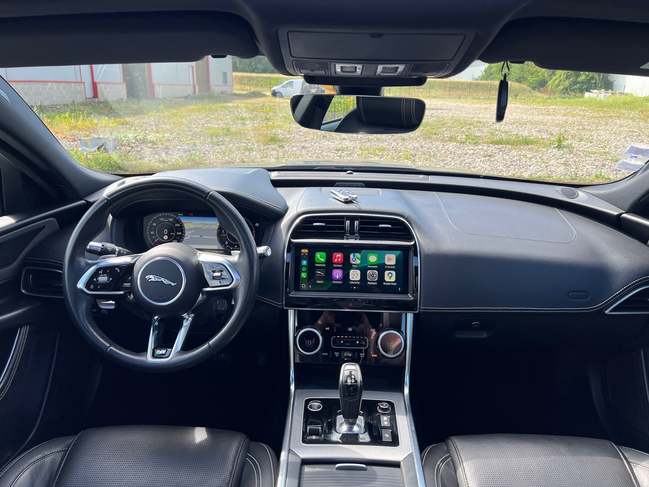 JAGUAR XE 20MY SE R-DYN. 2.0L D 180 BVA8 Cockpit PANO - Sedan: afbeelding 3 JAGUAR XE 20MY SE R-DYN. 2.0L D 180 BVA8 Cockpit PANO - Sedan: afbeelding 3