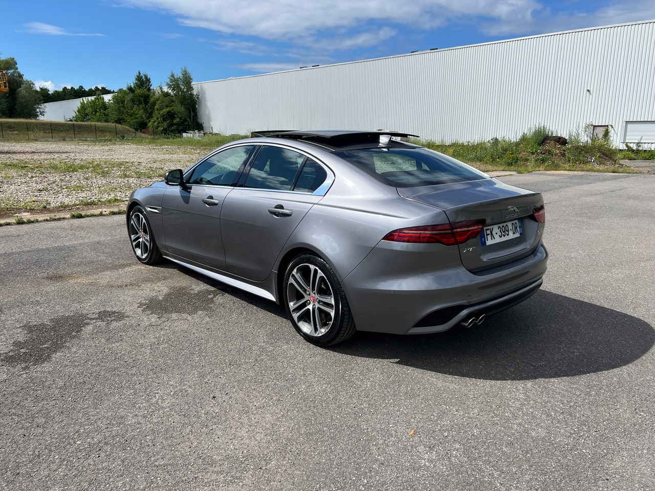 JAGUAR XE 20MY SE R-DYN. 2.0L D 180 BVA8 Cockpit PANO - Sedan: afbeelding 5 JAGUAR XE 20MY SE R-DYN. 2.0L D 180 BVA8 Cockpit PANO - Sedan: afbeelding 5