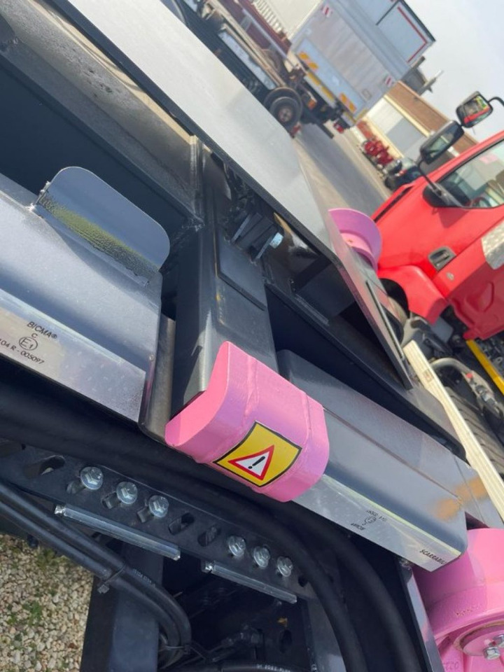 BLOCCAGGIO POSTERIORE ESTERNO - Carrosserie en exterieur voor Vrachtwagen: afbeelding 2 BLOCCAGGIO POSTERIORE ESTERNO - Carrosserie en exterieur voor Vrachtwagen: afbeelding 2