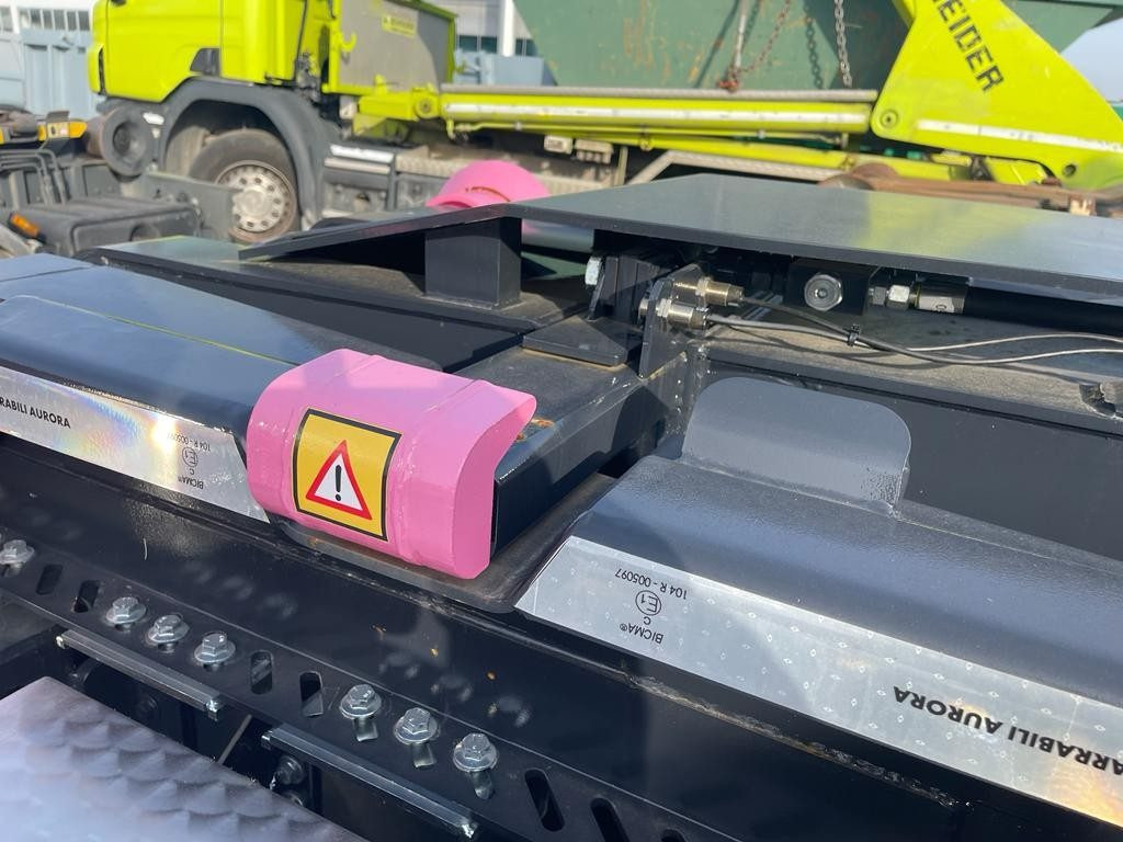 BLOCCAGGIO POSTERIORE ESTERNO - Carrosserie en exterieur voor Vrachtwagen: afbeelding 3 BLOCCAGGIO POSTERIORE ESTERNO - Carrosserie en exterieur voor Vrachtwagen: afbeelding 3