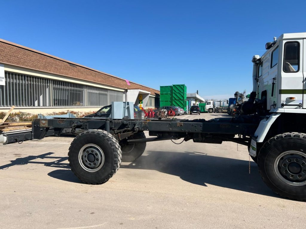 IVECO 100 4X4 BALESTRATO ANTERIORE E POSTERIO - Chassis vrachtwagen: afbeelding 5 IVECO 100 4X4 BALESTRATO ANTERIORE E POSTERIO - Chassis vrachtwagen: afbeelding 5