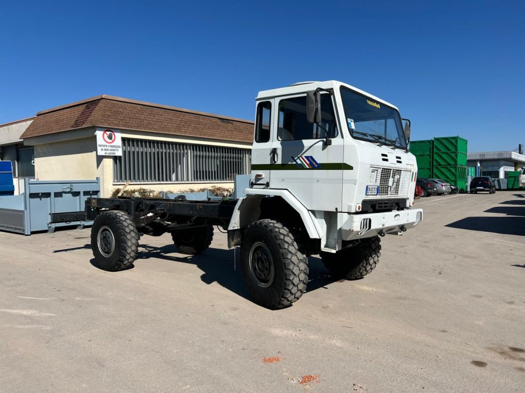 IVECO 100 4X4 BALESTRATO ANTERIORE E POSTERIO - Chassis vrachtwagen: afbeelding 3 IVECO 100 4X4 BALESTRATO ANTERIORE E POSTERIO - Chassis vrachtwagen: afbeelding 3