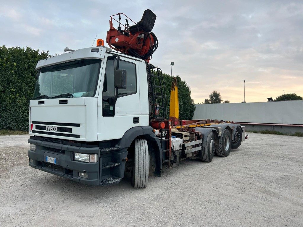 IVECO 260E43 EUROTECH USATO SCARRABILE CON GRU - Haakarmsysteem vrachtwagen: afbeelding 1 IVECO 260E43 EUROTECH USATO SCARRABILE CON GRU - Haakarmsysteem vrachtwagen: afbeelding 1