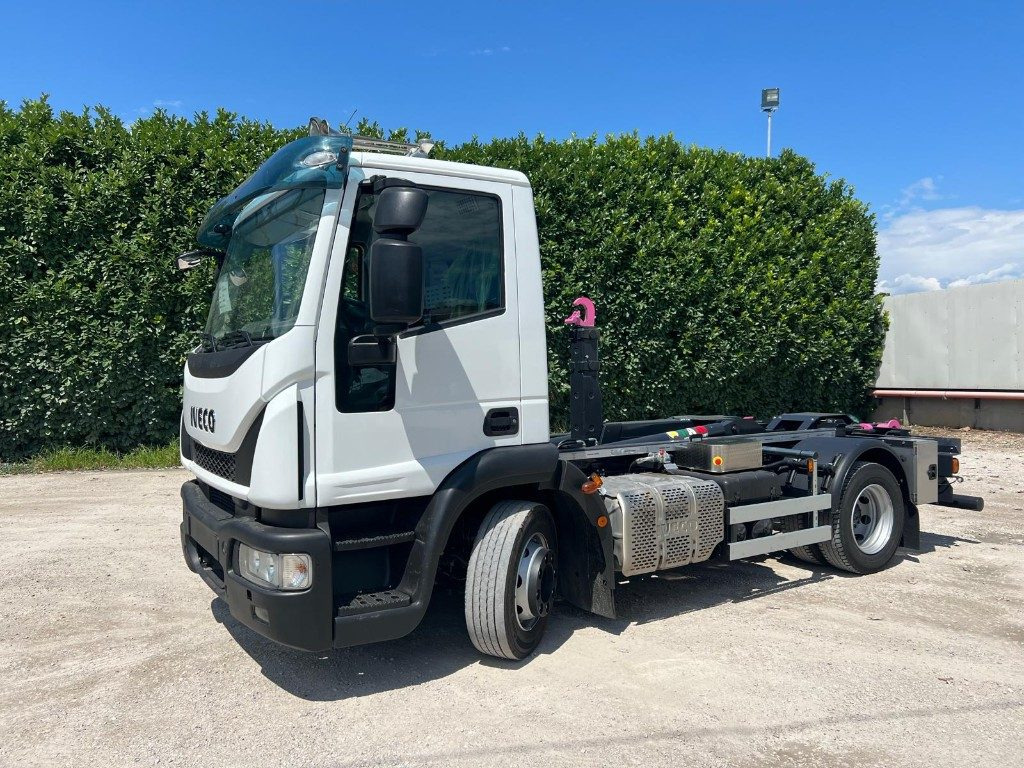 IVECO EUROCARGO 120E28 CON SCARRABILE NUOVO - Haakarmsysteem vrachtwagen: afbeelding 1 IVECO EUROCARGO 120E28 CON SCARRABILE NUOVO - Haakarmsysteem vrachtwagen: afbeelding 1