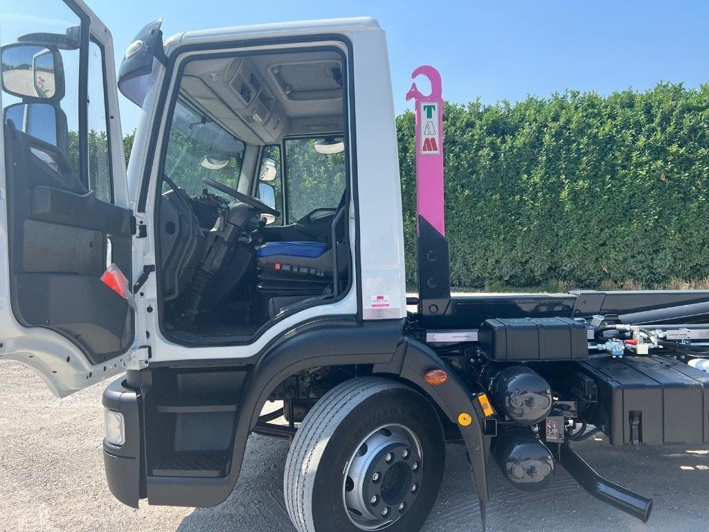 IVECO EUROCARGO 140E25 SCARRABILE - Haakarmsysteem vrachtwagen: afbeelding 4 IVECO EUROCARGO 140E25 SCARRABILE - Haakarmsysteem vrachtwagen: afbeelding 4