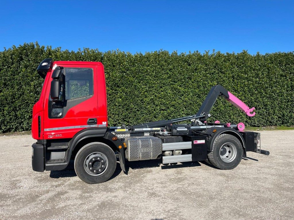 IVECO EUROCARGO 160E SCARRABILE - Haakarmsysteem vrachtwagen: afbeelding 2 IVECO EUROCARGO 160E SCARRABILE - Haakarmsysteem vrachtwagen: afbeelding 2