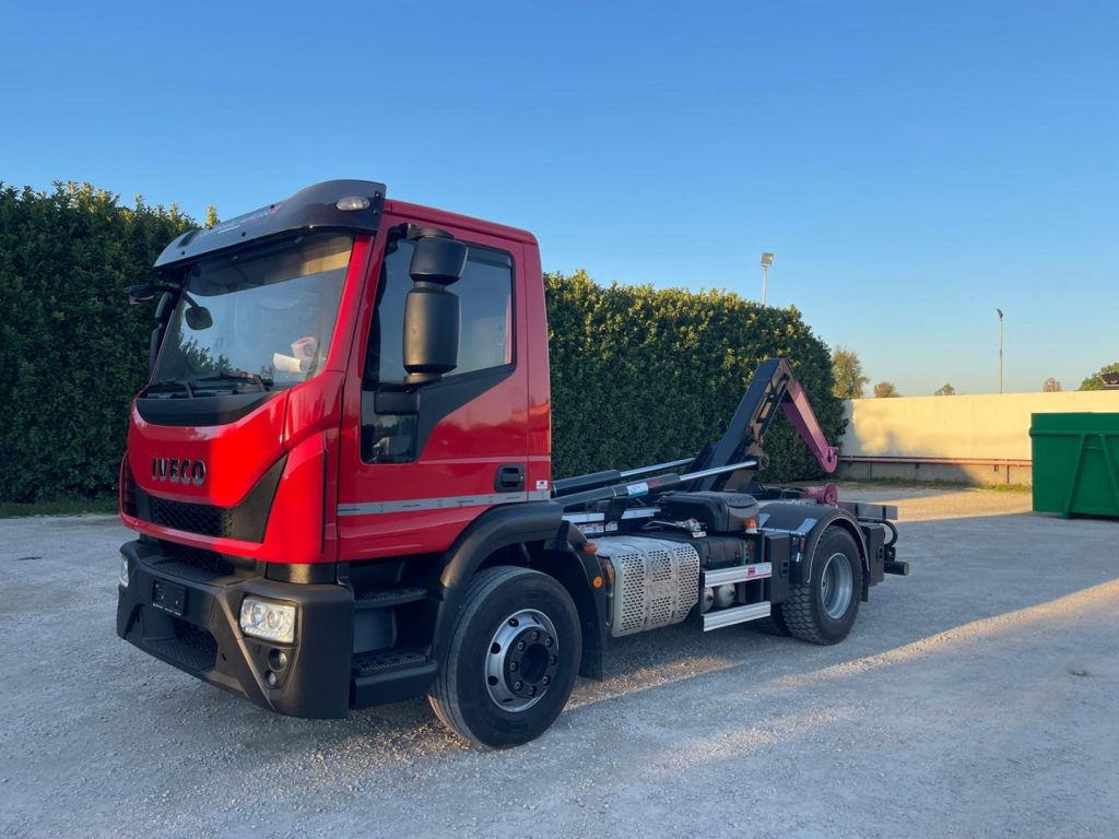 IVECO EUROCARGO 160E32 CON SCARRABILE NUOVO - Haakarmsysteem vrachtwagen: afbeelding 1 IVECO EUROCARGO 160E32 CON SCARRABILE NUOVO - Haakarmsysteem vrachtwagen: afbeelding 1