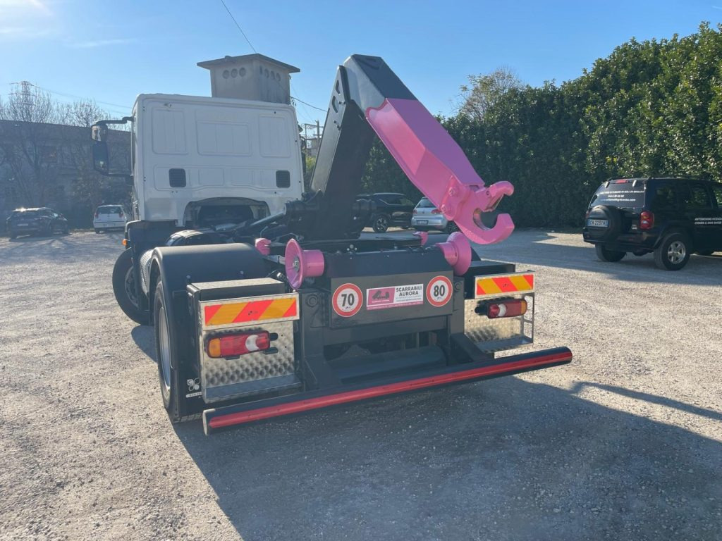 IVECO EUROCARGO 180E25 CON SCARRABILE NUOVO - Haakarmsysteem vrachtwagen: afbeelding 5 IVECO EUROCARGO 180E25 CON SCARRABILE NUOVO - Haakarmsysteem vrachtwagen: afbeelding 5