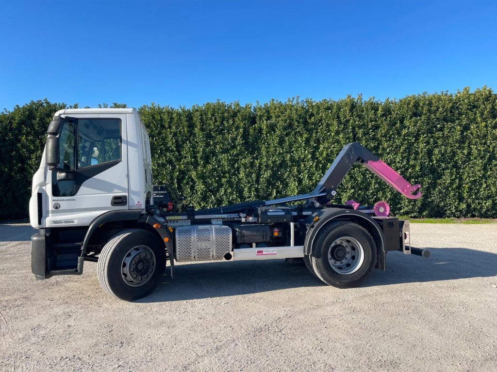IVECO EUROCARGO 180E25 CON SCARRABILE NUOVO - Haakarmsysteem vrachtwagen: afbeelding 3 IVECO EUROCARGO 180E25 CON SCARRABILE NUOVO - Haakarmsysteem vrachtwagen: afbeelding 3