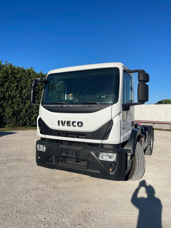 IVECO EUROCARGO 180E25 CON SCARRABILE NUOVO - Haakarmsysteem vrachtwagen: afbeelding 1 IVECO EUROCARGO 180E25 CON SCARRABILE NUOVO - Haakarmsysteem vrachtwagen: afbeelding 1