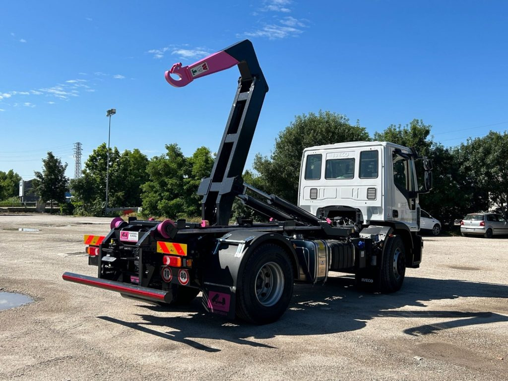 IVECO EUROCARGO 180E32K NUOVO SCARRABILE - Haakarmsysteem vrachtwagen: afbeelding 5 IVECO EUROCARGO 180E32K NUOVO SCARRABILE - Haakarmsysteem vrachtwagen: afbeelding 5