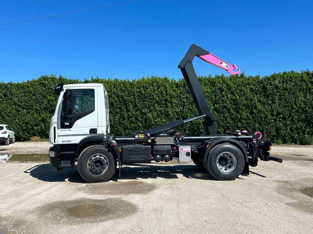 IVECO EUROCARGO 180E32K NUOVO SCARRABILE - Haakarmsysteem vrachtwagen: afbeelding 3 IVECO EUROCARGO 180E32K NUOVO SCARRABILE - Haakarmsysteem vrachtwagen: afbeelding 3