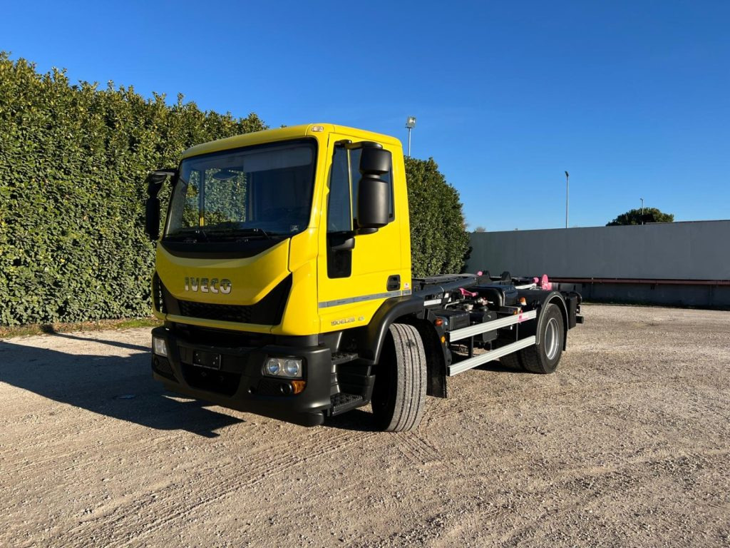 IVECO EUROCARGO 180EL28 SCARRABILE - Haakarmsysteem vrachtwagen: afbeelding 2 IVECO EUROCARGO 180EL28 SCARRABILE - Haakarmsysteem vrachtwagen: afbeelding 2