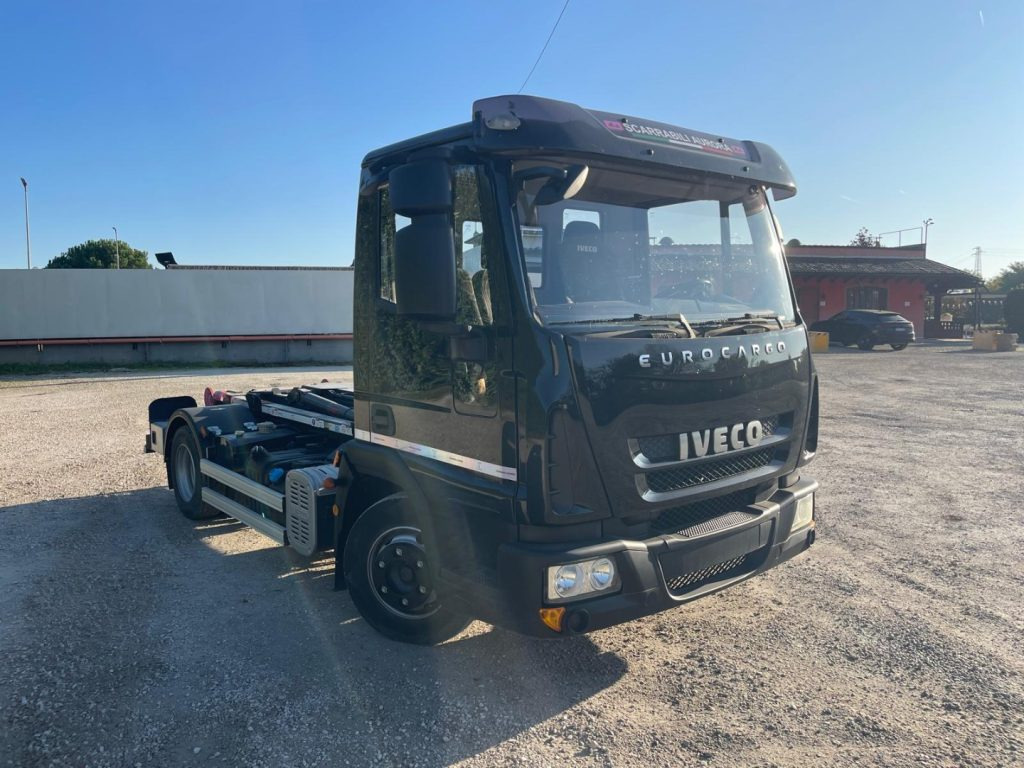 IVECO EUROCARGO 75E18 CON SCARRABILE NUOVO - Haakarmsysteem vrachtwagen: afbeelding 1 IVECO EUROCARGO 75E18 CON SCARRABILE NUOVO - Haakarmsysteem vrachtwagen: afbeelding 1